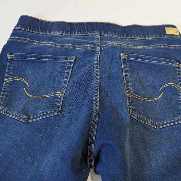 Women's Jeans by Levi's Signature Size 33/28 - Picture 3 of 8